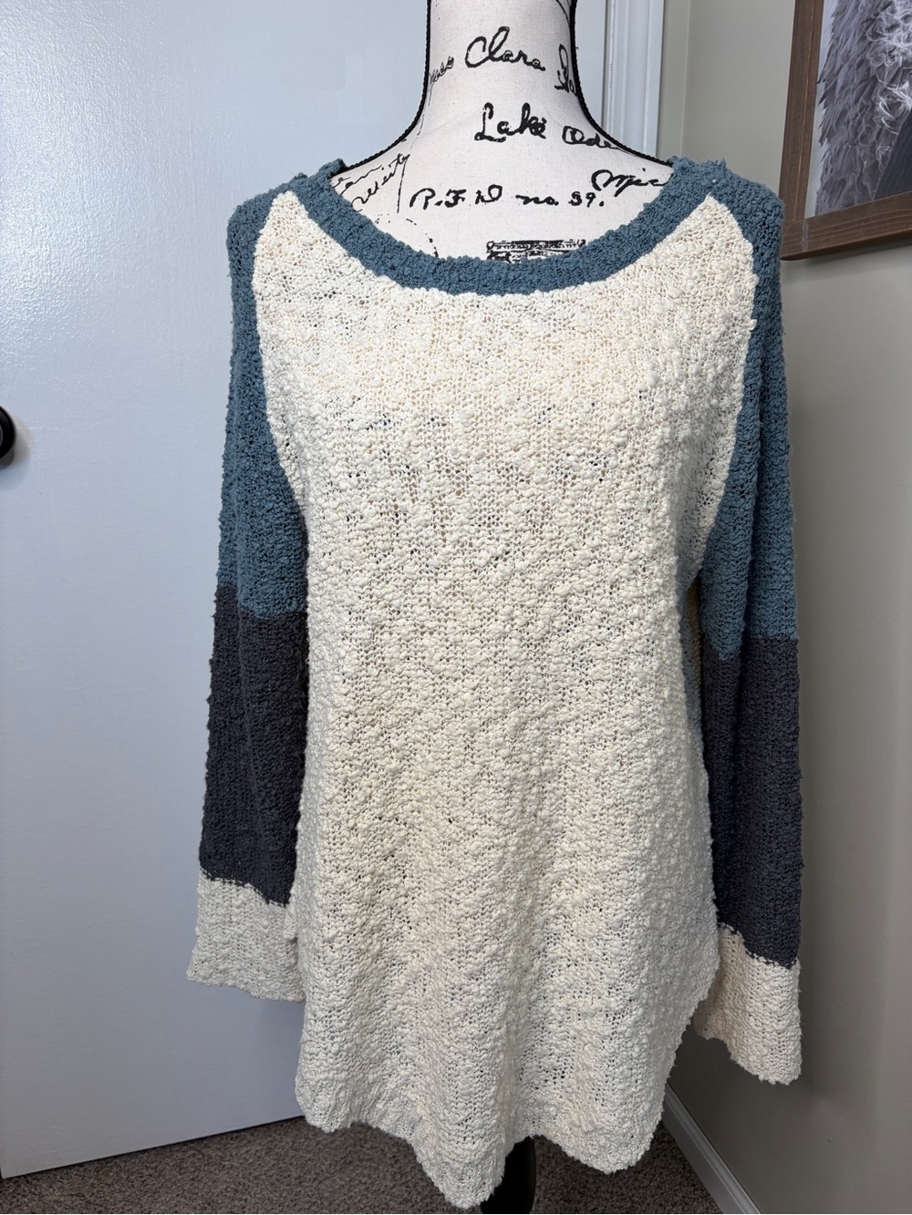 Textured Colorblock Crewneck Sweater in Cream, Blue & Charcoal